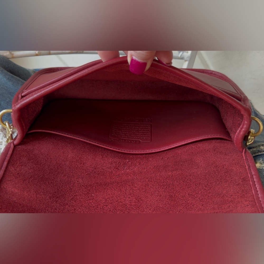 VINTAGE COACH RED LEATHER PENNY POCKET BAG
Style # 9755 - Picture 12 of 17